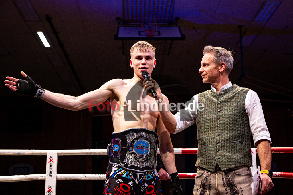 Maksym Palyha (blau) gegen Jesen Hamad (MFA Penz - rot) | MFA Fight Night DM Titelfight Herren K1 Style bis 70kg , Maksym Palyha (blau) gegen Jesen Hamad (MFA Penz - rot), 20251108,Interview,2025-11-08 in Penzberg (Wellenberghalle Penzberg), Maksym Palyha, Daniel StockCopyright: WolfgangxLindner www.foto-lindner.de