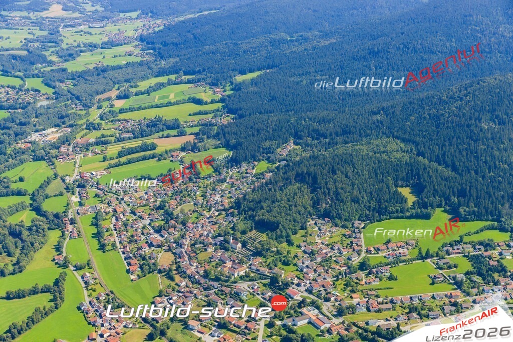 Luftaufnahme der Stadt Hohenwarth - Die Luftaufnahme wurde 2025 vom UL-Flugzeug heraus erstellt ( keine Drohne ) - Hochauflösende Luftaufnahme - für professionelle Ausdrucke geeignet. Die Geschenkidee !Mit Lizenz und Bildrechte bestellbar