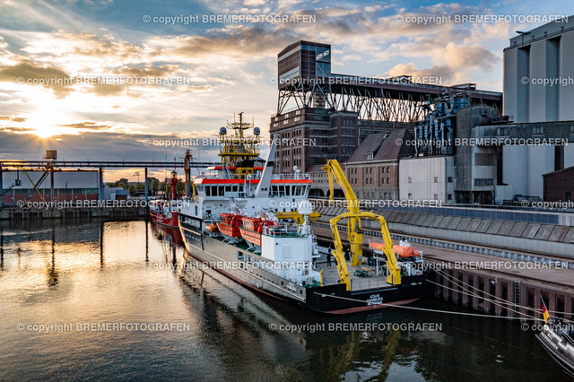 DJI_0984 | 30.09.2022 Drohnenaufnahmen Dt. Schifffahrtstag 2022 Bremen Wendebecken / Weser