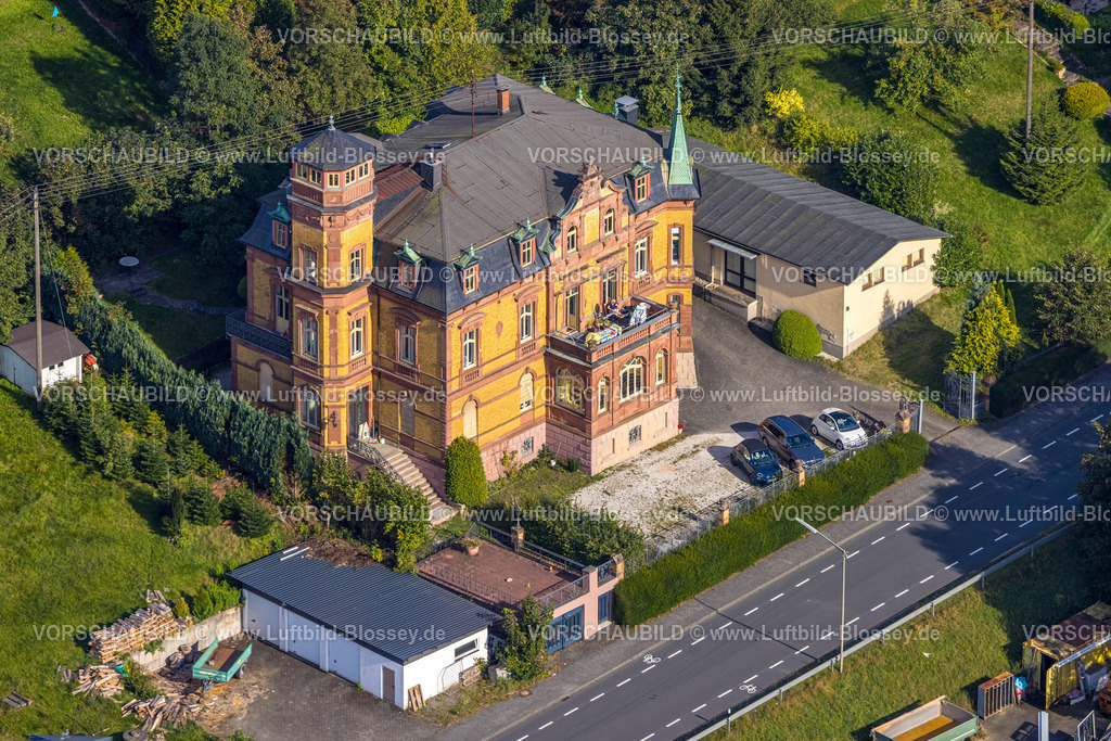 Hilchenbach230911121 | Luftbild, Villa mit Hochbalkon und mit eckigem Turm und Spitzturm, ehemalige Frauenklinik und Privat-Entbindungsanstalt, Hilchenbach, Siegerland, Nordrhein-Westfalen, Deutschland