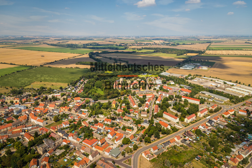 13_Wanzleben_Burg_Biogas-0401 | Die Luftaufnahmen zeigen Wanzleben-Börde aus der Vogelperspektive. Zu sehen sind die historische Burg Wanzleben, die gewachsene Stadtstruktur sowie die weiten Felder der Magdeburger Börde. Ergänzt wird die Galerie durch stimmungsvolle Winteraufnahmen, die den besonderen Charakter der Stadt unterstreichen. - Realisiert mit Pictrs.com