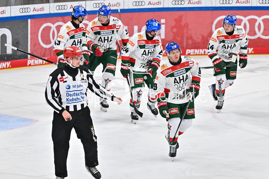 ERC Ingolstadt - Augsburger Panther | Jubel der Augsburger nach dem Anschluss zum 2-1 durch Mark ZENGERLE (Augsburger Panther #89) / Freude / Happy / Tor / Torschuezte / Treffer / DEL: ERC Ingolstadt - Augsburger Panther, Saturn Arena am 03.11.2024