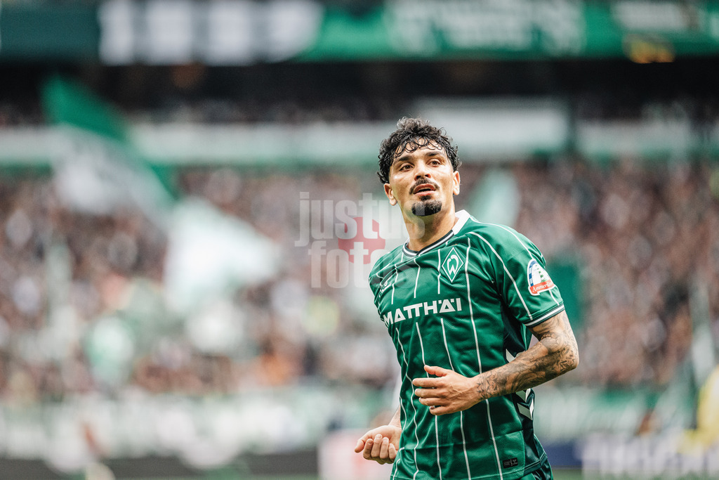 Fußball | Männer | Saison 2025/2026 | 1. Fußball-Bundesliga | 6. Spieltag | SV Werder Bremen vs. FC St. Pauli | 04.10.2025 | Cameron Puertas Castro (#18, SV Werder Bremen)