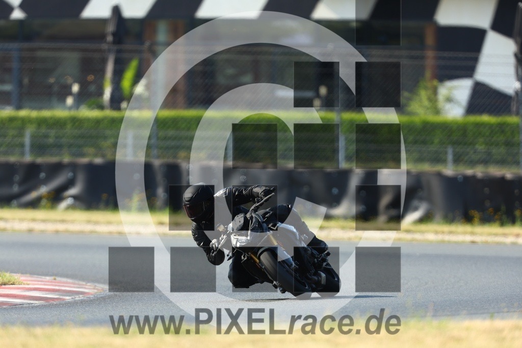 0016-20260713_00720 | Schöne Erinnerungen an spannende Momente - das festzuhalten ist unser Job. PIXELrace.de ist seit 2003 auf den Rennstrecken Europas unterwegs um die Action draußen beim Fahren und die wunderbare Stimmung imm Fahrerlager für euch einzufangen.