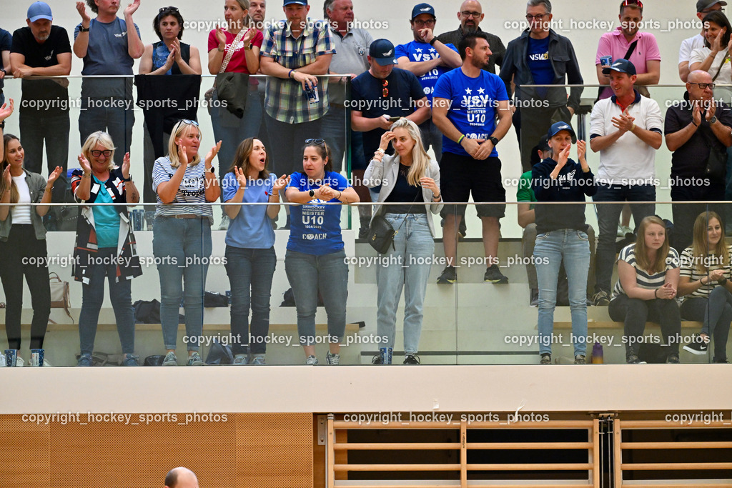 VSV Unihockey vs. Wiener Floorball Verein | Jubel VSV Unihockey Fans, VSV Unihockey vs. Wiener Floorball Verein, VSV Unihockey vs. Wiener Floorball Verein am 18.05.2025 in Villach (Ballspielhalle St. Martin), Austria, (Photo by Bernd Stefan)