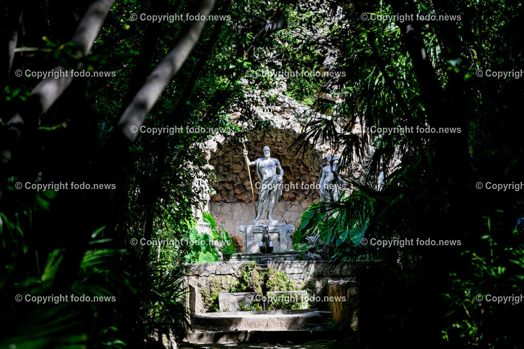 Arboretum von Trsteno_ Kroatien_ 11.10.2023-45 | 11.10.2023, Kroatien, HRV, Trsteno im Bild Arboretum, Trsteno, Hafen, Pflanzen, Brunnen, Neptunbrunnen, Wege, Palmen, Eukalyptus, Lorbeer, Kakteen, Zitrus, Oliven, Filmkulisse Game of Thrones

Das Arboretum von Trsteno befindet sich etwa 18 Kilometer nordwestlich der Stadt Dubrovnik im Sueden Kroatiens. Als einziges Arboretum an der oestlichen Adria-Kueste stellt es die aelteste Sammlung exotischer Baeume und Pflanzen des Landes dar.
Die Gartenanlage befindet sich entlang der Kuestenstraße zwischen den Ortschaften Orašac und Slano.
Quelle: Wikipedia