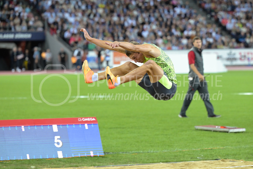 Leichtathletik: Weltklasse Zürich | 08.09.2022, Zürich, Letzigrund, Leichtathletik: Weltklasse Zürich, EHAMMER Simon (SUI) im Weitsprung der Männer. - Realisiert mit Pictrs.com