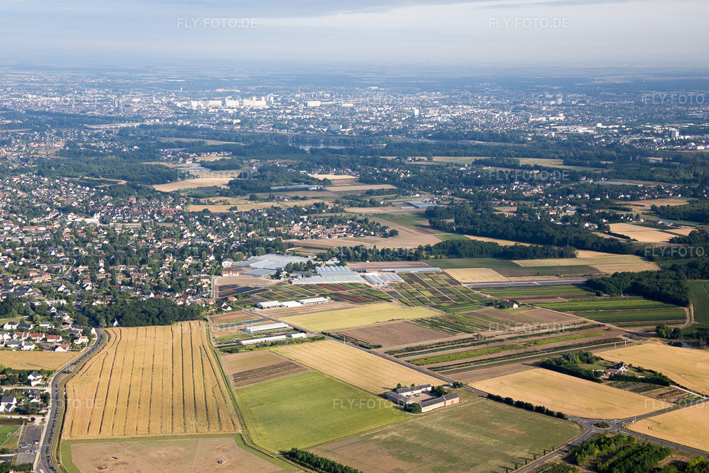 Luftbild: Ortsansicht in Saint-Denis-en-Val im Bundesland Loiret in Frankreich. Foto: IMG_082546.jpg vom 21.06.2015 durch Werner Riehm/FLY-FOTO.de