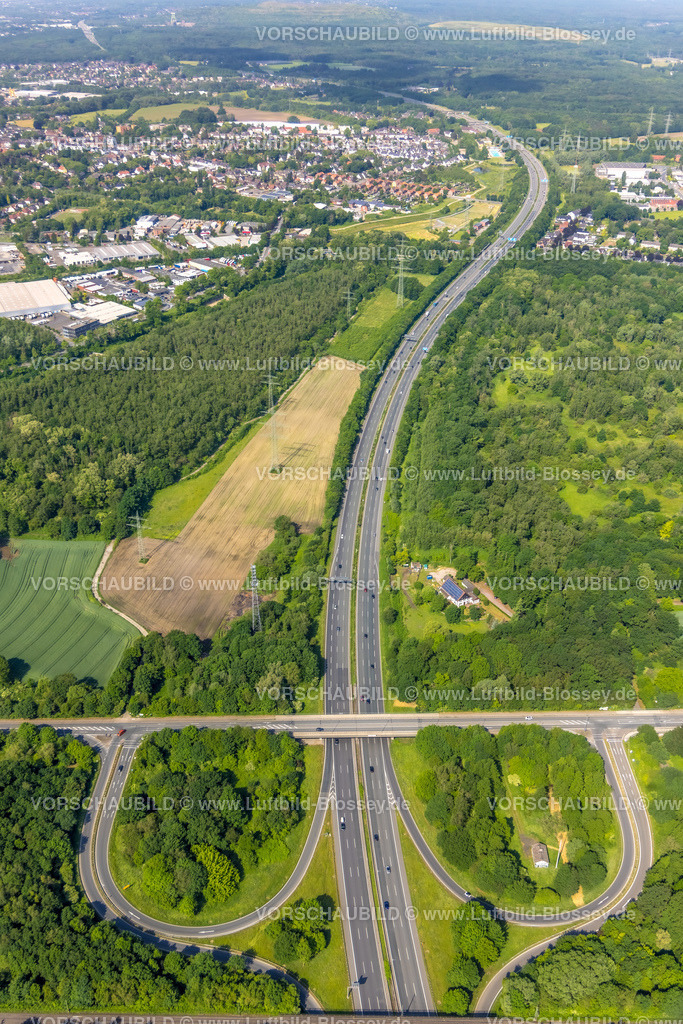Gladbeck220501531 | Luftbild, Halde Ellinghorst und Halde Rheinbaben mit Brachfläche an der Autobahn A2 Anschlussstelle Gladbeck-Ellinghorst, Ellinghorst, Gladbeck, Ruhrgebiet, Nordrhein-Westfalen, Deutschland