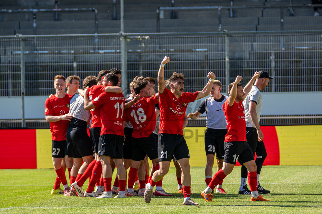 Stuttgarter Kickers vs. SG Sonnenhof Großaspach, Fussball, WFV-Pokal, Finale, 23.05.2026 | Kollektiver Torjubel nach Treffer durch Fabian Eisele (SG Sonnenhof Großaspach, #23) zum 0:2,Stuttgarter Kickers vs. SG Sonnenhof Großaspach, Fussball, WFV-Pokal, Finale, 23.05.2026