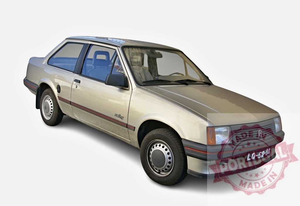 Silver Opel Corsa TR swinging on white background | Classic Opel Corsa TR car from the 80s posing on a white background - Realisiert mit Pictrs.com