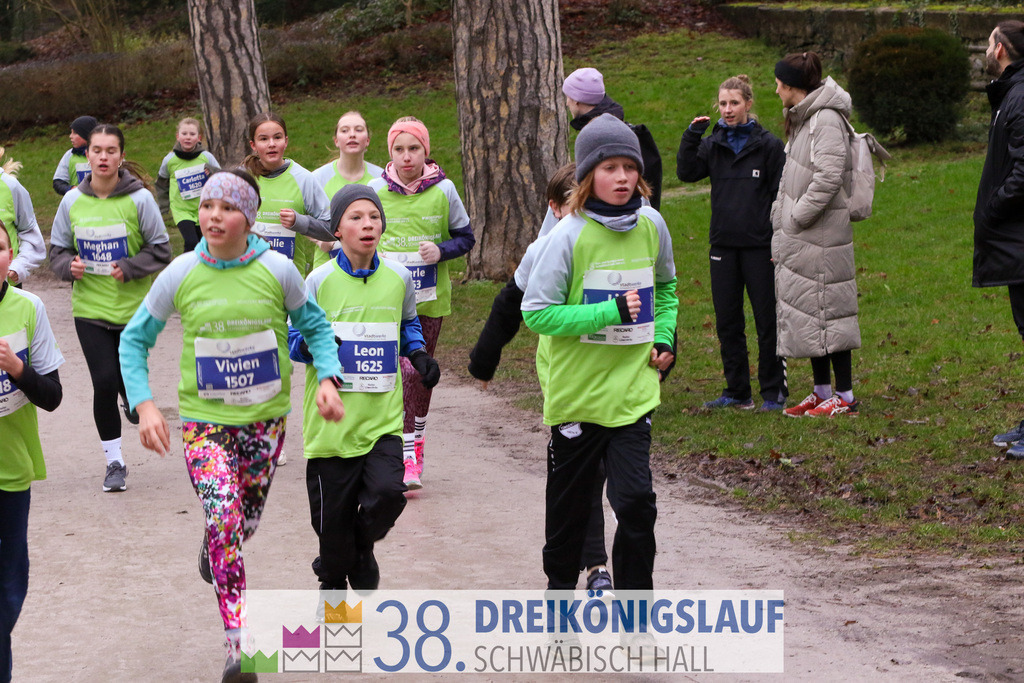 1700m Stadtwerke Jugendlauf | 3 Koenigslauf 2024 1700m Stadtwerke Jugendlauf - Realisiert mit Pictrs.com