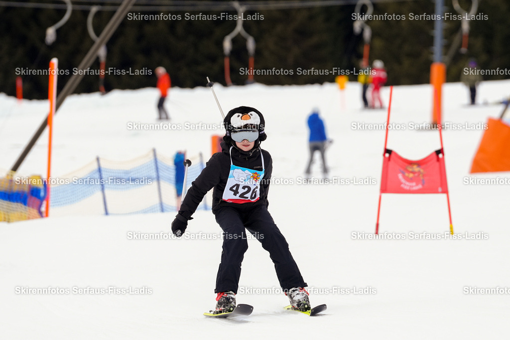 SRF_02.01.2026_0702 | Skirennfotos,Serfaus,Fiss,Ladis,Kinderskirennen,Winter,Tirol,Oberland,skirace,SFL,feelfree,weil wir's genießen,ski,Ski,skifahren,Sonnenplateau, - Realisiert mit Pictrs.com