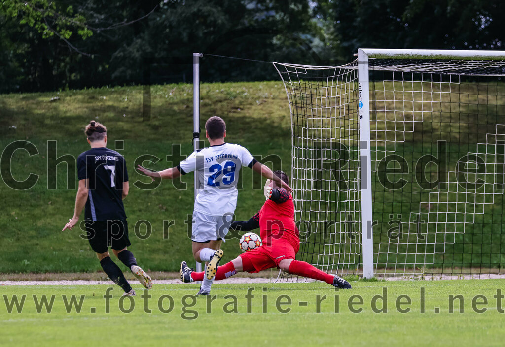 2023-09-03_015_SV_Anzing_gegen_TSV_Ottobrunn | Anzing, Deutschland, 03.09.2023:
Fußball, Kreisliga 2023 / 2024, Testspiel, 3. Spieltag, Endergebnis: 3:0

Christian Rickhoff (SV Anzing, #7), Paul Schade (TSV Ottobrunn, #29), Torwart Florian Lerch (TSV Ottobrunn, #1)

Foto: Christian Riedel / fotografie-riedel.net
