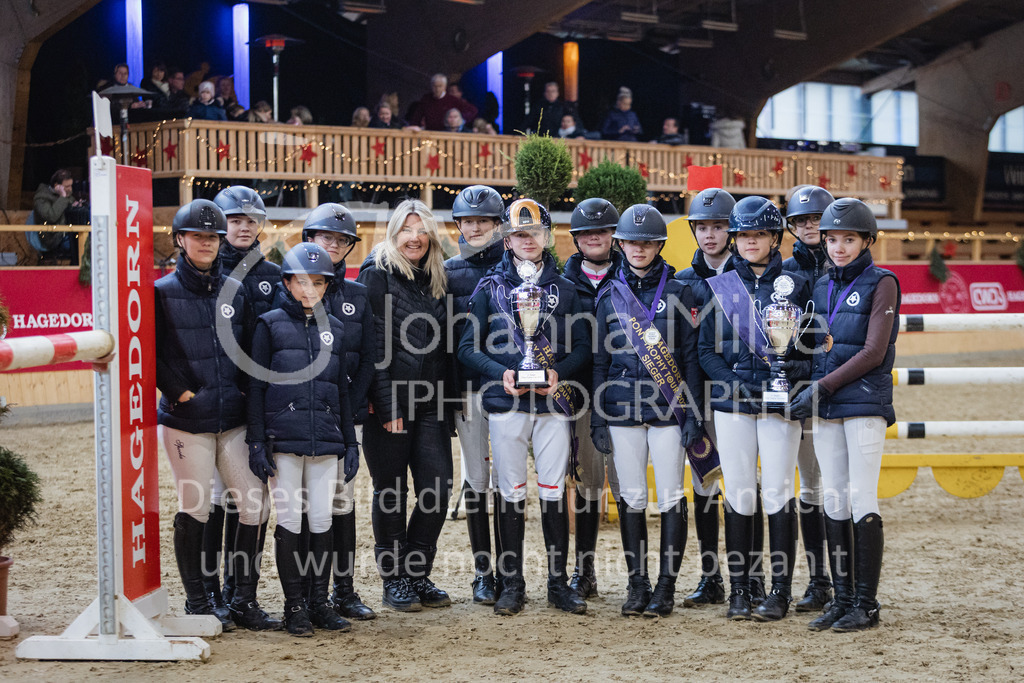 221127_Winterfestival_L-Spr_HPTTY-500 | Deine schönsten Turniermomente als professionelle Fotos! Entdecke hochwertige Pferdesport-Fotografie im Online-Shop. Jetzt Fotos finden & bestellen!