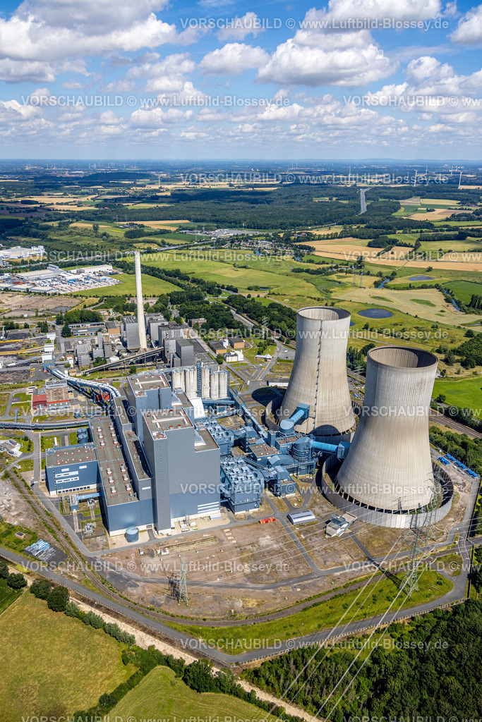Hamm240707012 | RWE Kraftwerk Westfalen, Kühltürme, Fernsicht und blauer Himmel mit Wolken, Blick zur Siegenbeckstraße, Lippetal und Campingplatz Uentrop, Uentrop, Hamm, Ruhrgebiet, Nordrhein-Westfalen, Deutschland