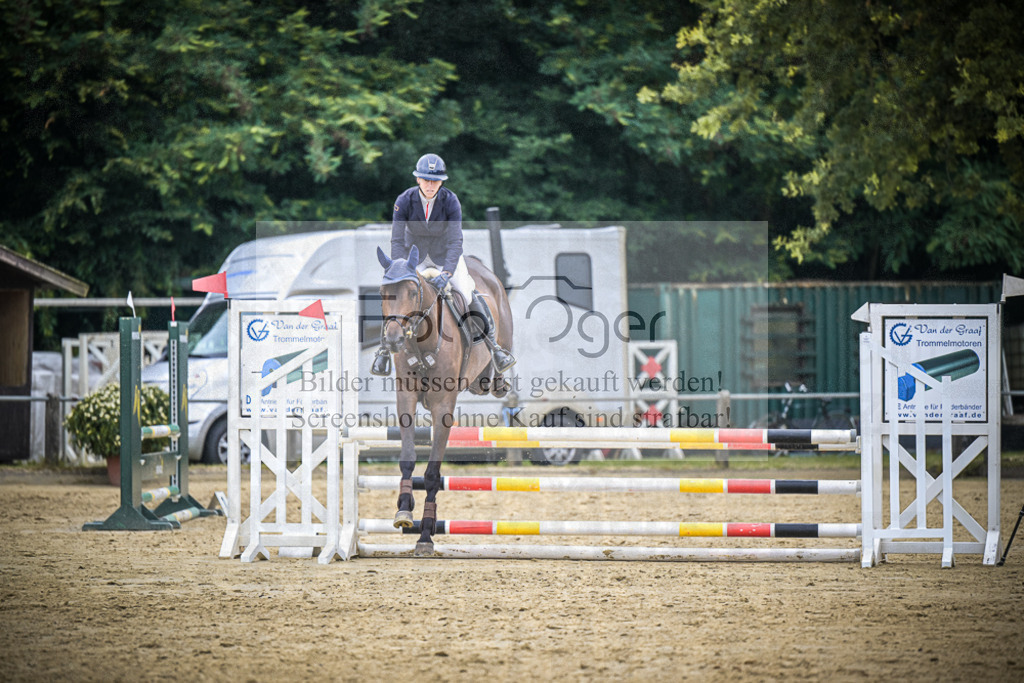 DOS_3931 | Entdecke hochwertige Reitturnierfotos von Foto Oger. Professionell, emotional und authentisch – jetzt Lieblingsmomente im Shop bestellen.Deutschlandweite Turnierfotografie. - Realisiert mit Pictrs.com