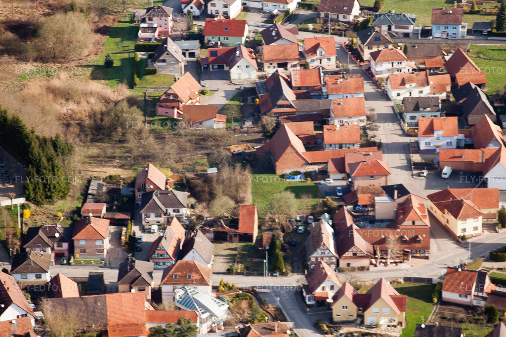 Aerial view: View of the town in Munchhausen in the state Bas-Rhin, France.Photo: IMG_25596.jpg taken on 04/02/2010 by Werner Riehm/FLY-FOTO.comResolution of the original: 4752 x 3168 px