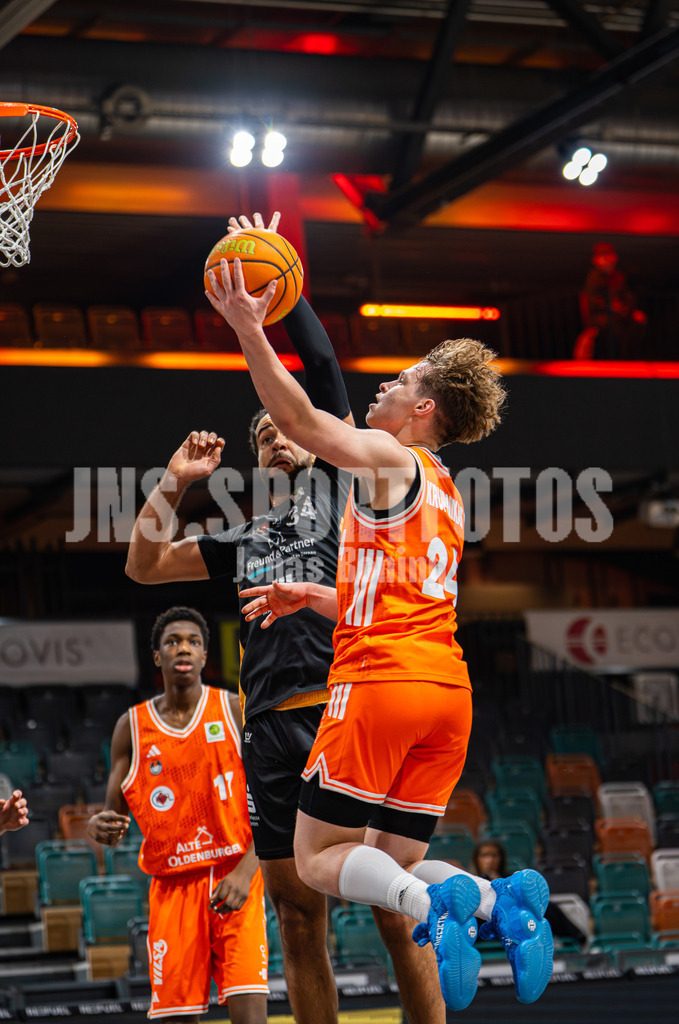 Basketball I Herren I Saison 2025-2026 I ProB Nord I 18. Spieltag I Rasta Vechta II - LOK Bernau-12 | Roy Krupnikas (24,Rasta Vechta II)  - Realisiert mit Pictrs.com