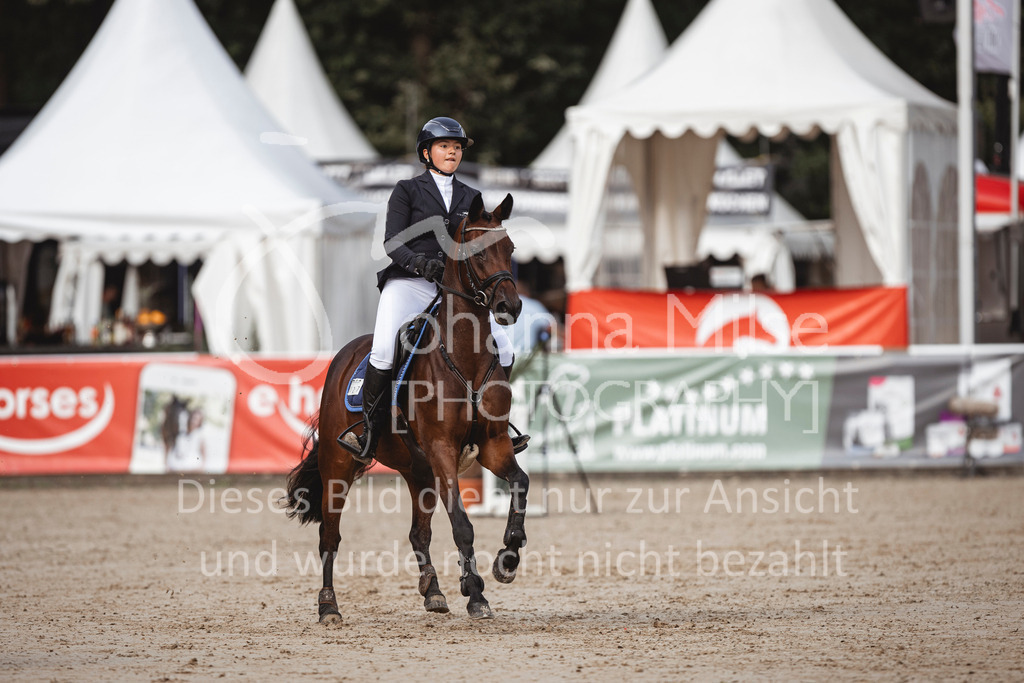 240906_BuCha_Pony-L-6j-221 | Deine schönsten Turniermomente als professionelle Fotos! Entdecke hochwertige Pferdesport-Fotografie im Online-Shop. Jetzt Fotos finden & bestellen!