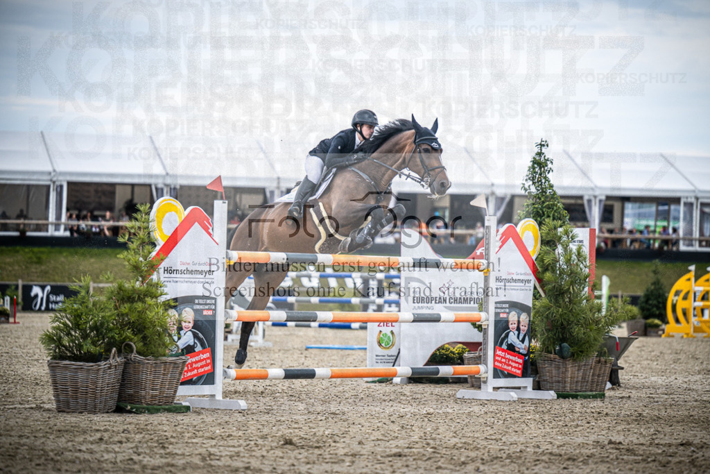 DOS_6171 | Entdecke hochwertige Reitturnierfotos von Foto Oger. Professionell, emotional und authentisch – jetzt Lieblingsmomente im Shop bestellen.Deutschlandweite Turnierfotografie. - Realisiert mit Pictrs.com