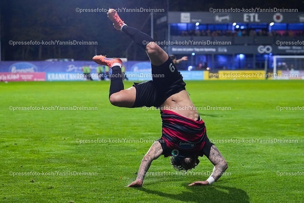 xYDR31102501071 | 31.10.2025, xydrx, Fußball, 3.Liga, FC Viktoria Köln - FC Ingolstadt 04, Saison 2025 2026, Sportpark Höhenberg: Torjubel nach dem Tor zum 3:1 für den FC Viktoria Köln durch Torschütze Lex-Tyger Lobinger (FC Viktoria Köln #9)  DFB regulations prohibit any use of photographs as image sequences and or quasi-video.