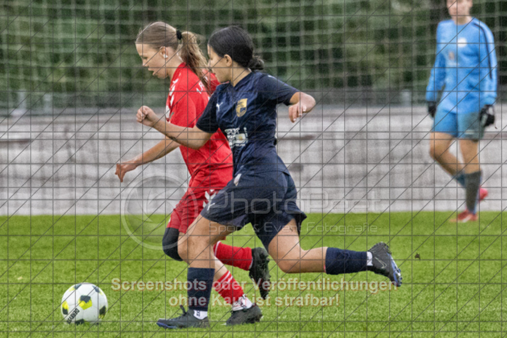 20251004_172535_0680-Bearbeitet | #,1.FC Donzdorf (rot) vs. ASV Spartania Eislingen (blau), Fussball, B-Juniorinnen-Verbandsstaffel Nord, wfv, 03. Spieltag, Saison 2025/2026, Rasenplatz, Lautertal Stadion, Süßener Straße 16, 73072 Donzdorf, 04.10.2025 - 16:00 Uhr,Foto: PhotoPeet-Sportfotografie/Peter Harich