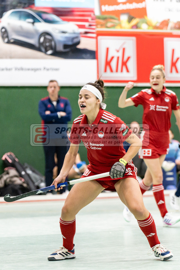 SFE_20241220_0021 | Köln, Deutschland, 20.12.2024:  Hockey 1. Bundesliga Damen Rot-Weiss Köln - Düsseldorfer HC im KTHC Stadion Rot-Weiss Köln Tennis and Hockey Club am 20.12.2024 in Köln, Deutschland. (Foto von Stephan Fehrmann)Köln, Germany, 20.12.2024: Hockey 1. Bundesliga Damen Rot-Weiss Köln - Düsseldorfer HC in KTHC Stadion Rot-Weiss Köln Tennis and Hockey Club at 20.12.2024 in Köln, Deutschland. (Foto from Stephan Fehrmann)
