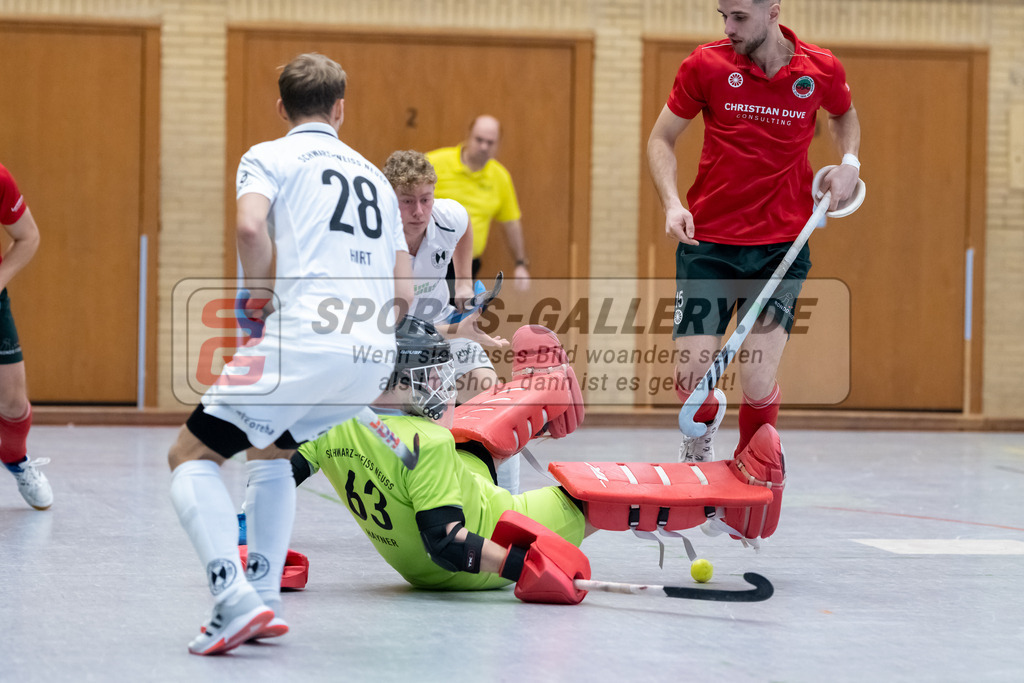 SFE_20230115_0084 | 1. Bundesliga Hockey Herren Schwarz-Weiss Neuss - Crefelder HTC am 15.01.2023 in  (Sporthalle Jahnerstrasse), Photo: Stephan Fehrmann 2022 (Sports-Gallery),Konstantin Hayner ( Schwarz-Weiss Neuss #63 ) ,Bachmann Lucas Maximilian ( Crefelder HTC #15 )