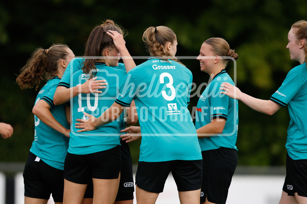 Fußball I Frauen I Westfalenpokal 26-27 I DJK GW Amelsbüren - SSV Rhade  I 18783 | SSV Rhade jubelt nach einem Tor. - Realisiert mit Pictrs.com