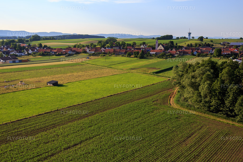 Vue aérienne: Vue de la ville depuis le sud à Oberrœdern dans le département Bas Rhin, France – .Photo: IMG_080200.jpg prise le 05/06/2015 par Werner Riehm/FLY-FOTO.eu – Résolution de l'original: 5472 x 3648 px