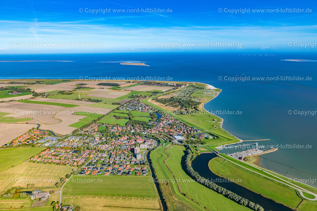 Hornumersiel_ELS_6124091022 | HORUMERSIEL 09.10.2022 Hafenanlagen an der Meeres- Küste der Nordsee in Horumersiel im Bundesland Niedersachsen, Deutschland. Weiterführende Informationen bei: Wangerland Touristik GmbH. // Port facilities on the seashore of the North Sea in Horumersiel in the state Lower Saxony, Germany. Further information at: Wangerland Touristik GmbH. Foto: Martin Elsen