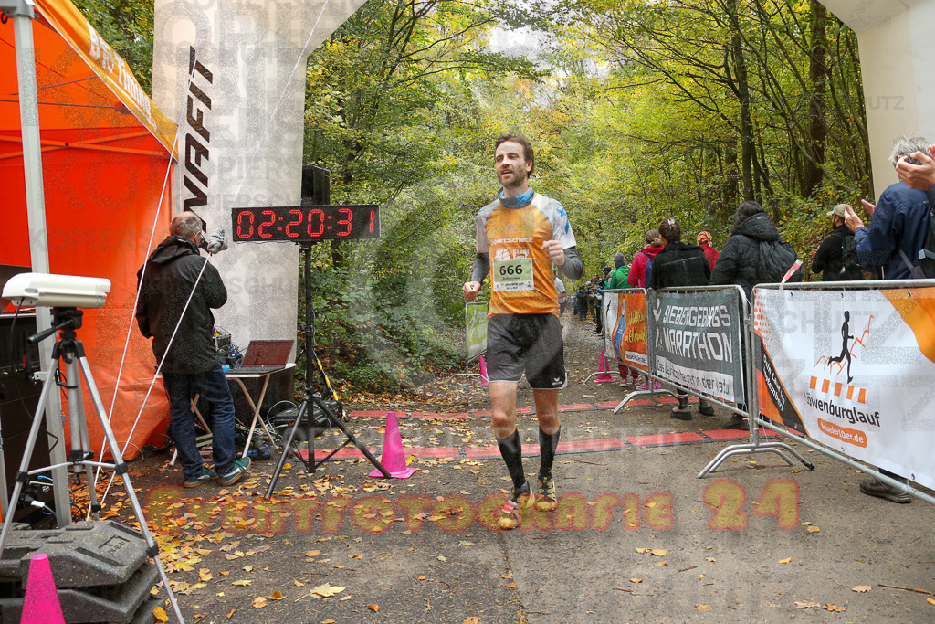251026_1222_EX1_0178 | Sportfotografie im Rhein-Sieg Kreis, Köln, Bonn, NRW, Rheinland Pfalz, Hessen, etc. Unser Tätigkeitsfeld umfasst den Laufsport vom Volkslauf über den Marathon, Duathlon, Triathon bis zum Ultralauf wie Kölnpfad Ultra oder Schindertrail.