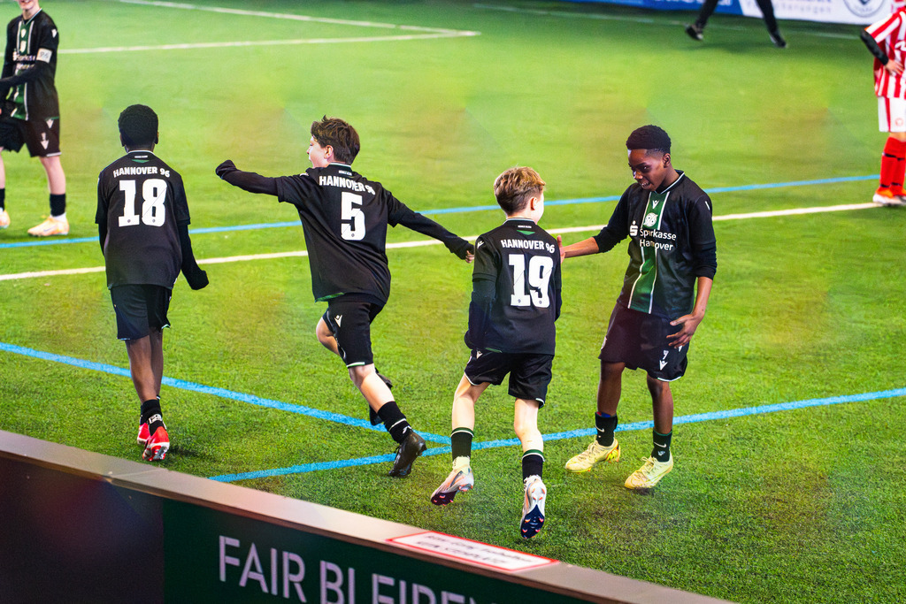 _BLR9422 | Professionelle Fußball- und Sportfotografie. Spielbilder online ansehen und kaufen – Einzelbilder oder komplette Galerien in hoher Qualität. - Realisiert mit Pictrs.com