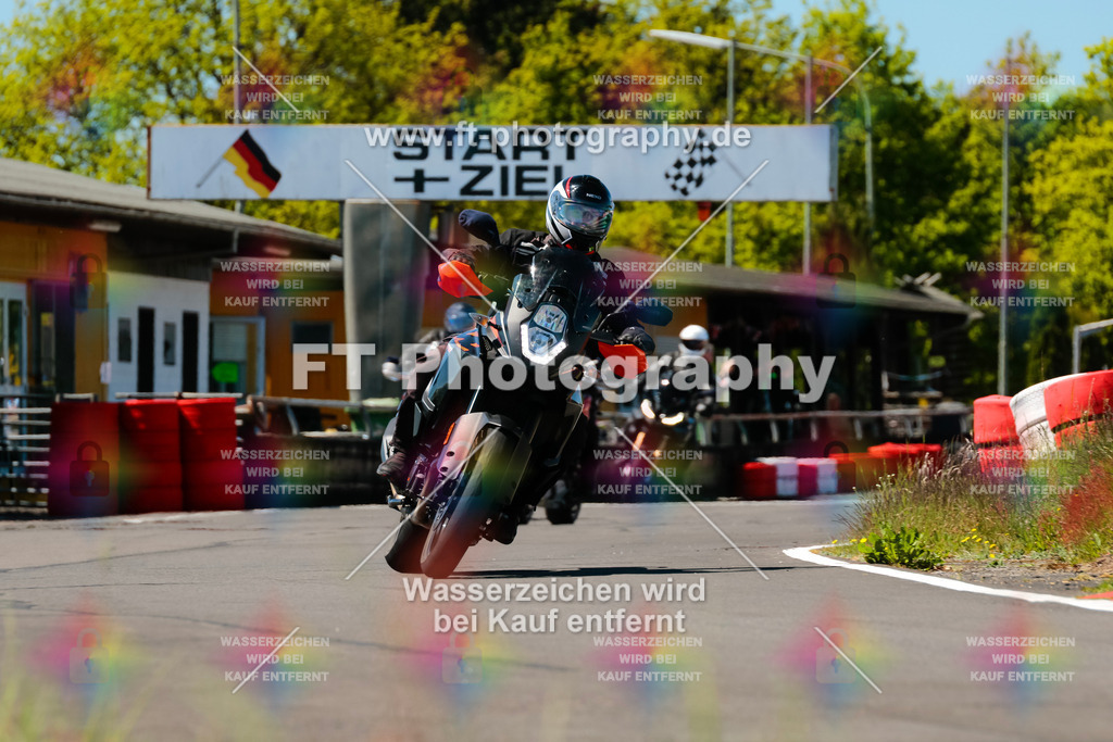 Moto-TeamOBK-22040 | Hier findet Ihr Bilder von Touristenfahrten auf der Nürburgring Nordschleife oder von anderen Veranstaltungen die ich besucht habe. Viel Spass beim Durch Schauen 
