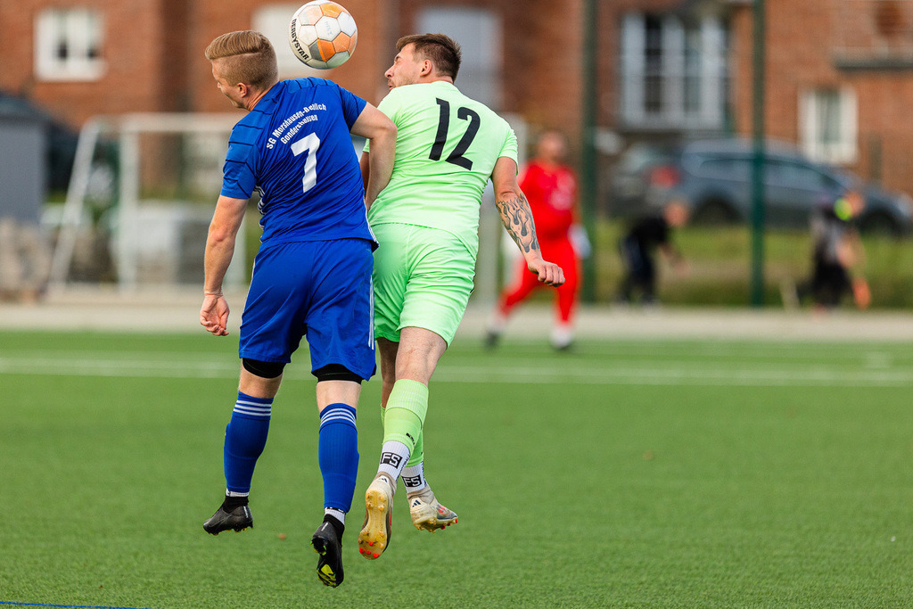 SG Morshausen - FC Karbach II | Sportfotografie Hermann-Josef Stoffel - Realisiert mit Pictrs.com