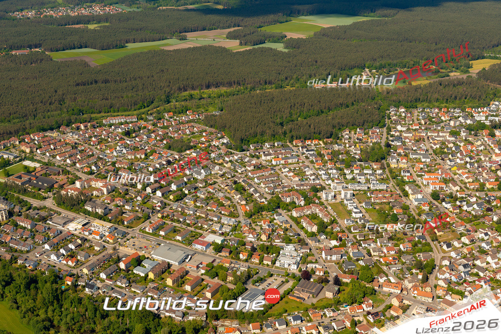 Das Luftbild zeigt :  Roth - Die Luftaufnahme wurde 2024 vom UL-Flugzeug aus erstellt ( keine Drohne ) - Hochauflösende Luftaufnahme - Für grossformatige Ausdrucke geeignet. Die Geschenkidee !Mit Lizenz und Bildrechte bestellbar
