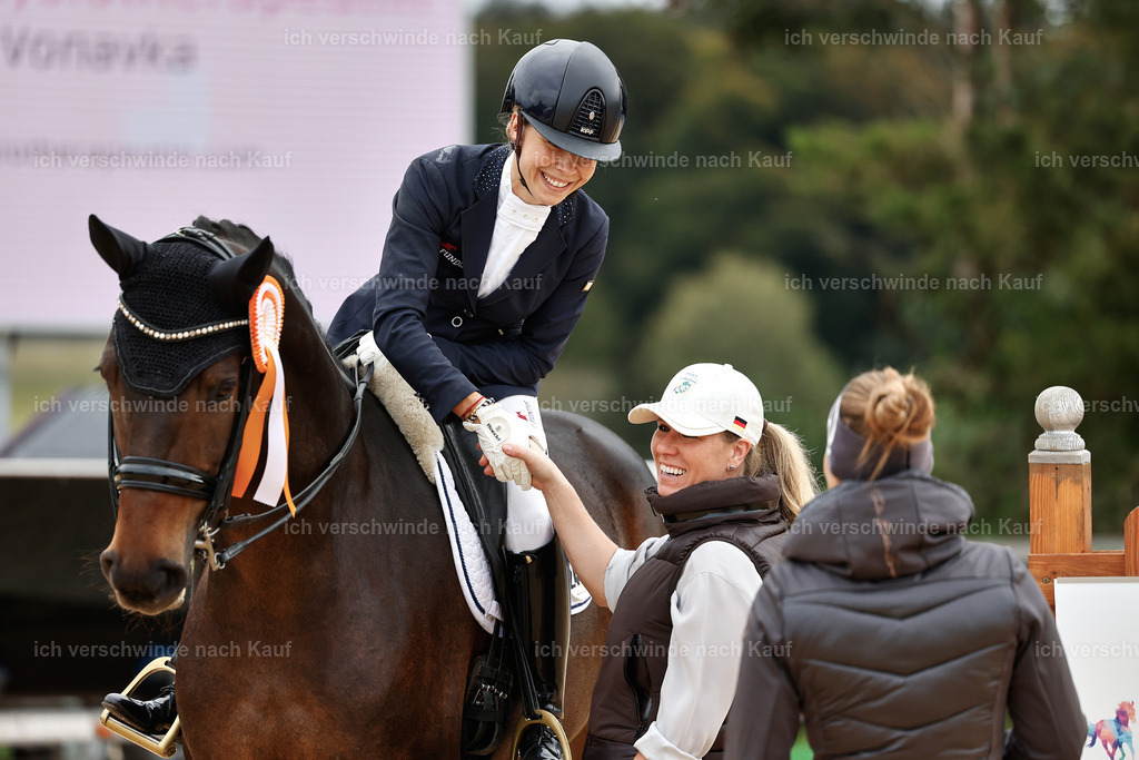 3-Siegerehrung-Dressur M_-StoibPH-2559 | working equitationturnier fotograf videograf stoibphotography marixx film working equitation deutschland reitsport turnierfotografie eventfotografie equestrian events