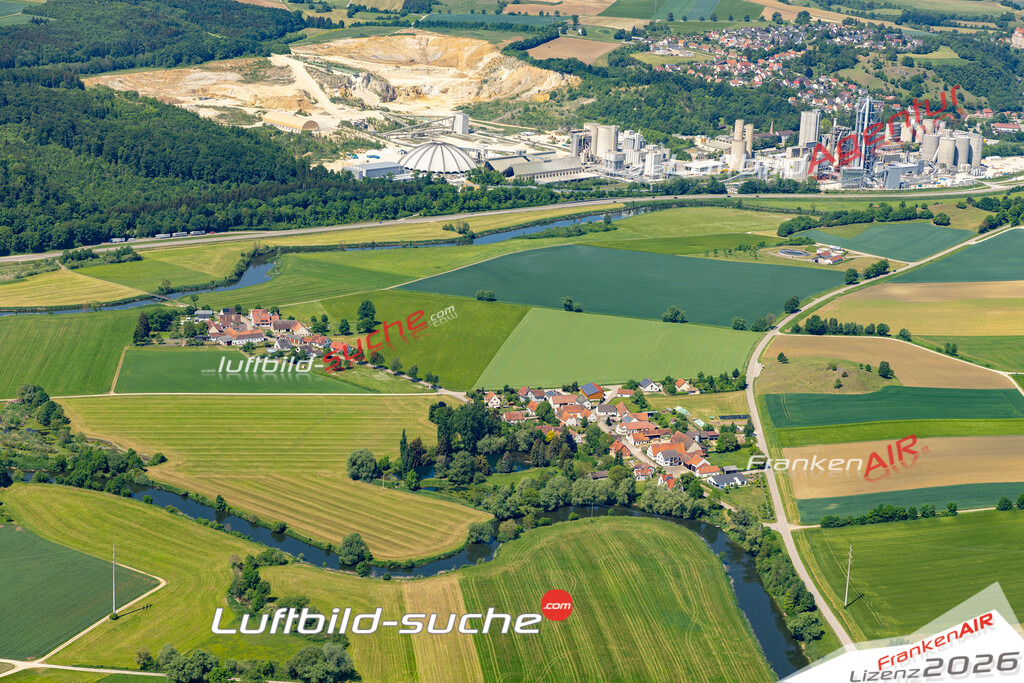 Die Luftaufnahme Bruensee - Harburg wurde 2022 vom Flugzeug aus (keine Drohne) erstellt. Hohe Auflösung -für große Poster und Wandbilder geeignet - Garantiert!