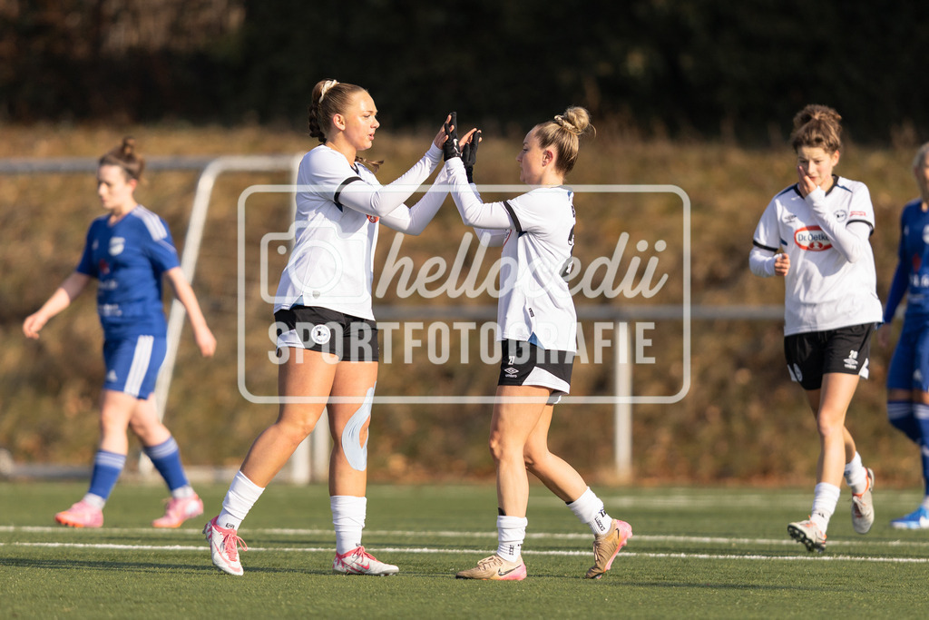 Fußball I Frauen I Saison 2025-2026 I Testspiel I BW Hollage - DSC Arminia Bielefeld I 15.02.2026-020 | Emelie Klingen (21, DSC Arminia Bielefeld) Jocelyn Hampel (27, DSC Arminia Bielefeld) - Realisiert mit Pictrs.com