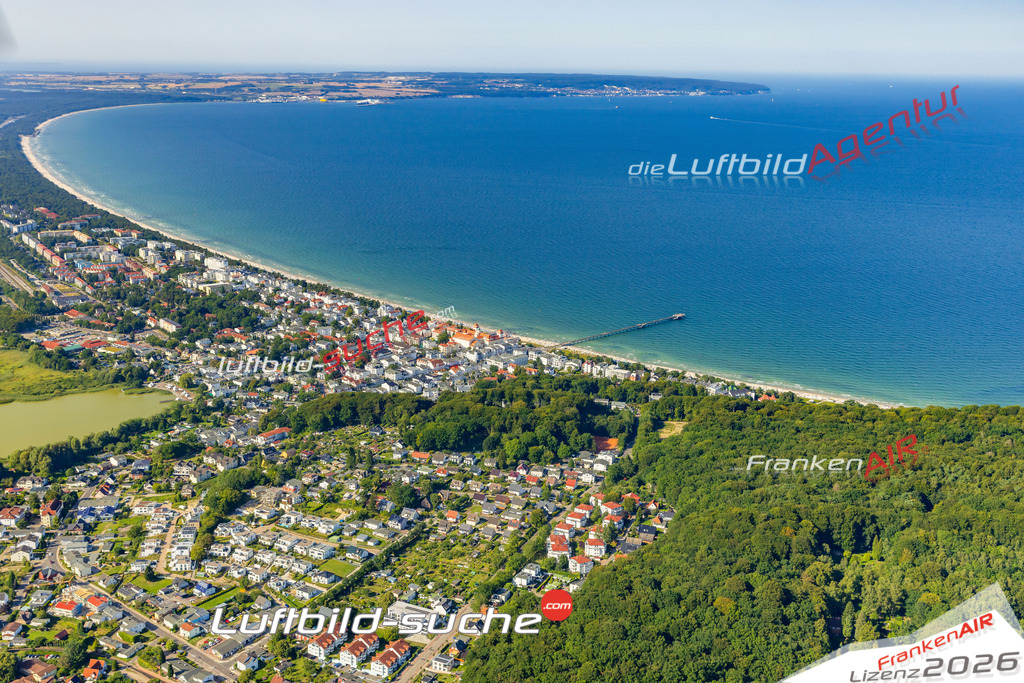 Stadt Binz von Oben- Die Luftaufnahme wurde 2025 vom UL-Flugzeug heraus erstellt ( keine Drohnenaufnahme ) - Hochauflösende Luftaufnahme - für Wandbilder und großformatige Ausdrucke geeignet. Das besondere Geschenk!Hier alle&nbsp;Infos zur Lizenzierung der LuftaufnahmeWir fliegen auch dieses Jahr wieder in Ihre Region um Luftbilder zu erstellen.- Luftbild anfragen