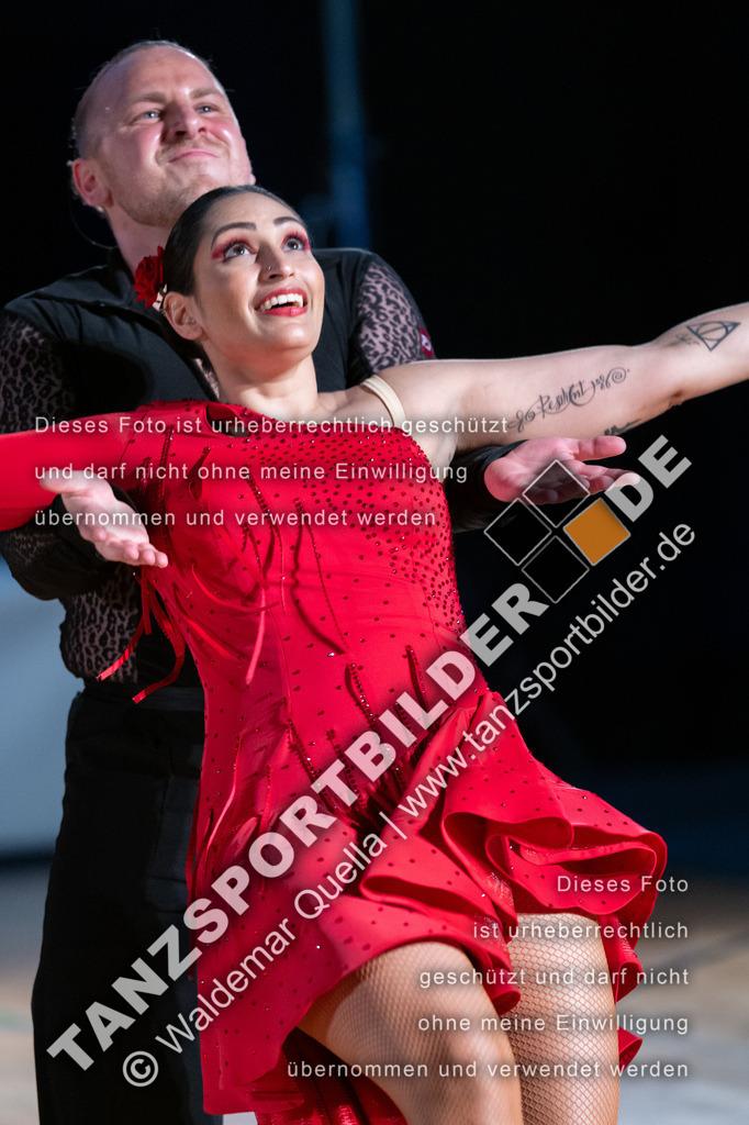 20250503-01063 | Hier finden Sie Tanz Bilder vom Latein und Standard Formationen tanzen. Sportbilder vom Tanzsport. Schöne Fotos und von Weltmeisterschaft, Europameisterschaft, Bundesliga, Regionalliga, Oberliga und Landesliga sowie von GOC Stuttgart, DanceComp, WM Bremen