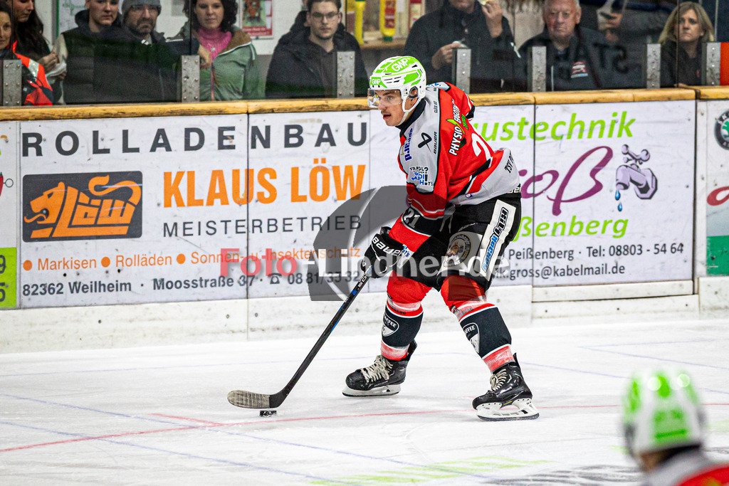 TSV Peißenberg MINERS vs ESC Kempten SHARKS | Eishockey Bayernliga Herren Vorrunde 2024/2025, TSV Peißenberg MINERS vs ESC Kempten SHARKS, 20241018,Florian SEELMANN (MINERS 21) in Aktion, Freisteller,2024-10-18 in Peißenberg (Eisstadion)Florian SEELMANN (MINERS 21)Copyright: WolfgangxLindner foto-lindner.de