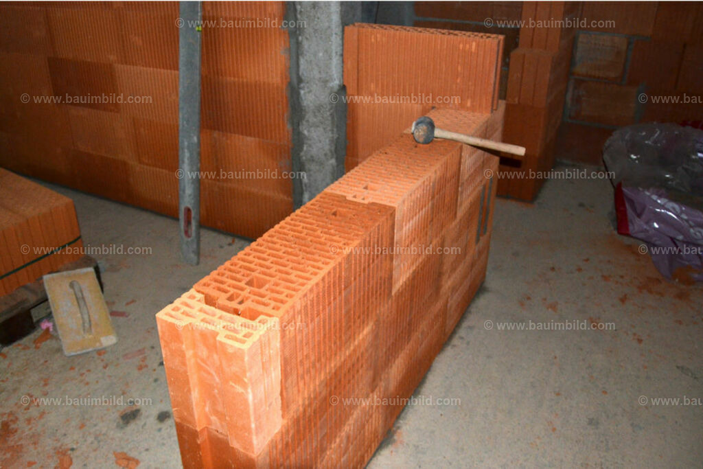 bib-lg07-mauerarbeiten-0233 | Nach LV-Leistungsgruppen sortierte Detailfotos über den Bau eines Hauses. Alle Hausbau-Bilder direkt vom Urheber und Autor der Website Haus-Selber-Bauen.com