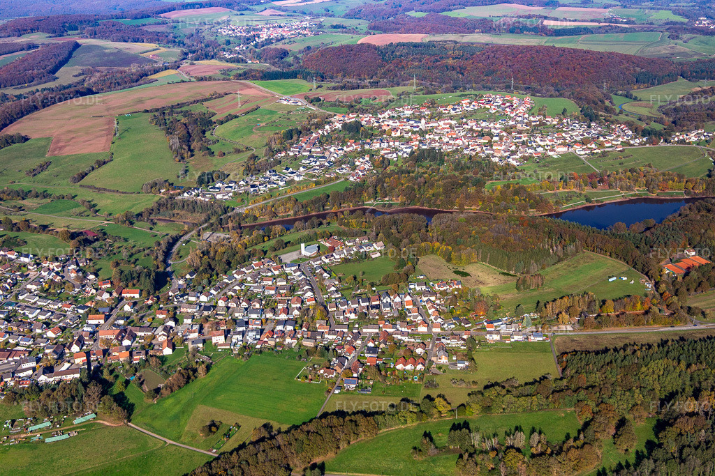 Luftbild: Ohmbachsee im Ortsteil Sand in Schönenberg-Kübelberg im Bundesland Rheinland-Pfalz in Deutschland. Foto: IMG_143871.jpg vom 27.10.2024 durch Werner Riehm/FLY-FOTO.de