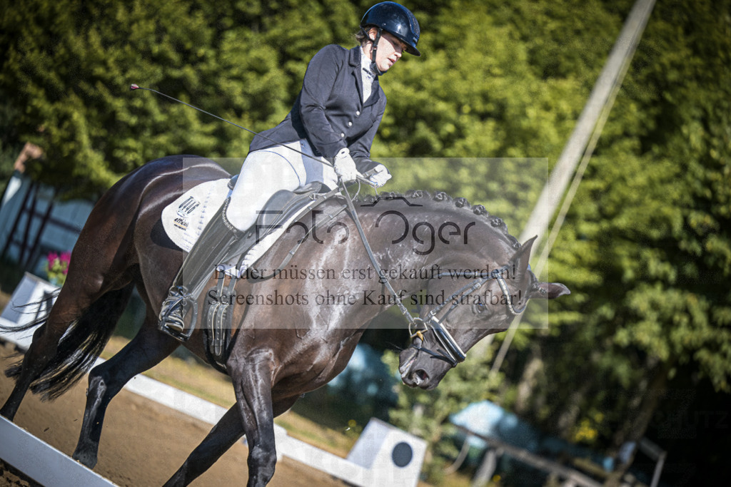 DOS_2689 | Entdecke hochwertige Reitturnierfotos von Foto Oger. Professionell, emotional und authentisch – jetzt Lieblingsmomente im Shop bestellen.Deutschlandweite Turnierfotografie. - Realisiert mit Pictrs.com