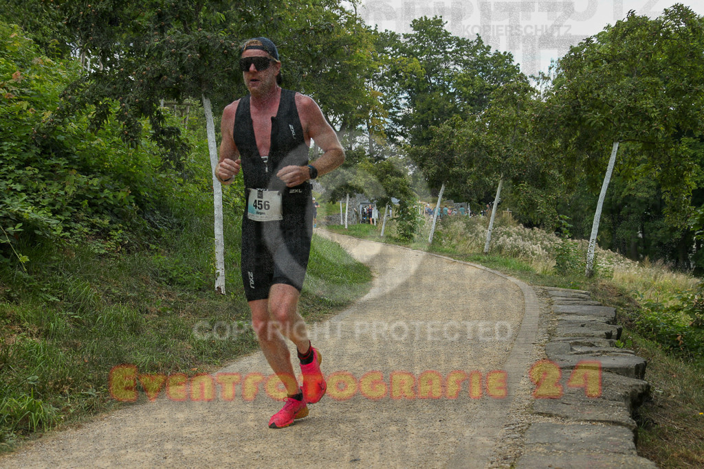 250824_1354_EX1_4188 | Sportfotografie im Rhein-Sieg Kreis, Köln, Bonn, NRW, Rheinland Pfalz, Hessen, etc. Unser Tätigkeitsfeld umfasst den Laufsport vom Volkslauf über den Marathon, Duathlon, Triathon bis zum Ultralauf wie Kölnpfad Ultra oder Schindertrail.