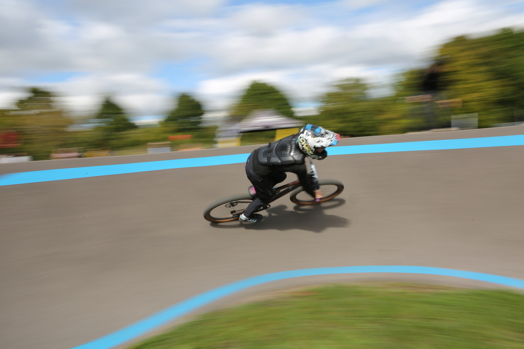 M87C0288 | German Pumptrack Series - Realisiert mit Pictrs.com