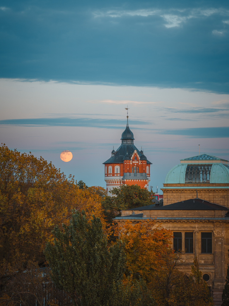 Wasserturm | Entdecke exklusive Fotokunst aus Braunschweig: Bildband, Leinwände, Postkarten, Kalender, digitale Downloads & Bildlizenzen. Jetzt im offiziellen Beautiful Braunschweig Shop! - Realisiert mit Pictrs.com