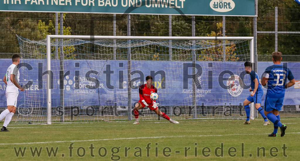 2023-10-14_081_FC_Langengeisling_gegen_TSV_Siegsdorf | Erding, Deutschland, 14.10.2023:
Fußball, Bezirksliga Oberbayern Ost 2023 / 2024, 13. Spieltag, FC Langengeisling gegen TSV Siegsdorf, Endergebnis: 3:0

Torwart Michael Hierl (FC Langengeisling, #1), Maximilian Maier (FC Langengeisling, #10), Hannes Dornauer (FC Langengeisling, #33)

Foto: Christian Riedel / fotografie-riedel.net